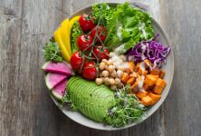 7 tipů, které vám pomohou začít s rostlinnou stravou